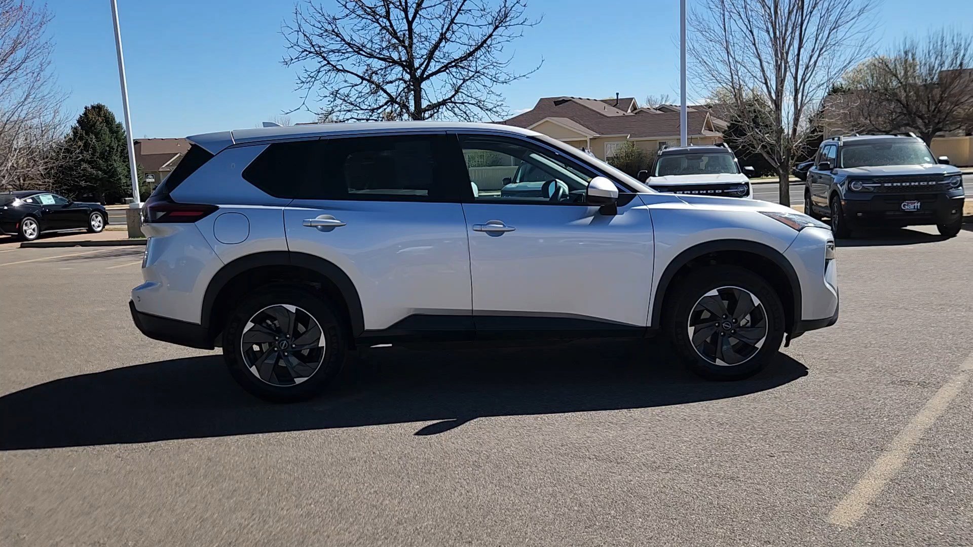 Used 2025 Nissan Rogue SV image 11