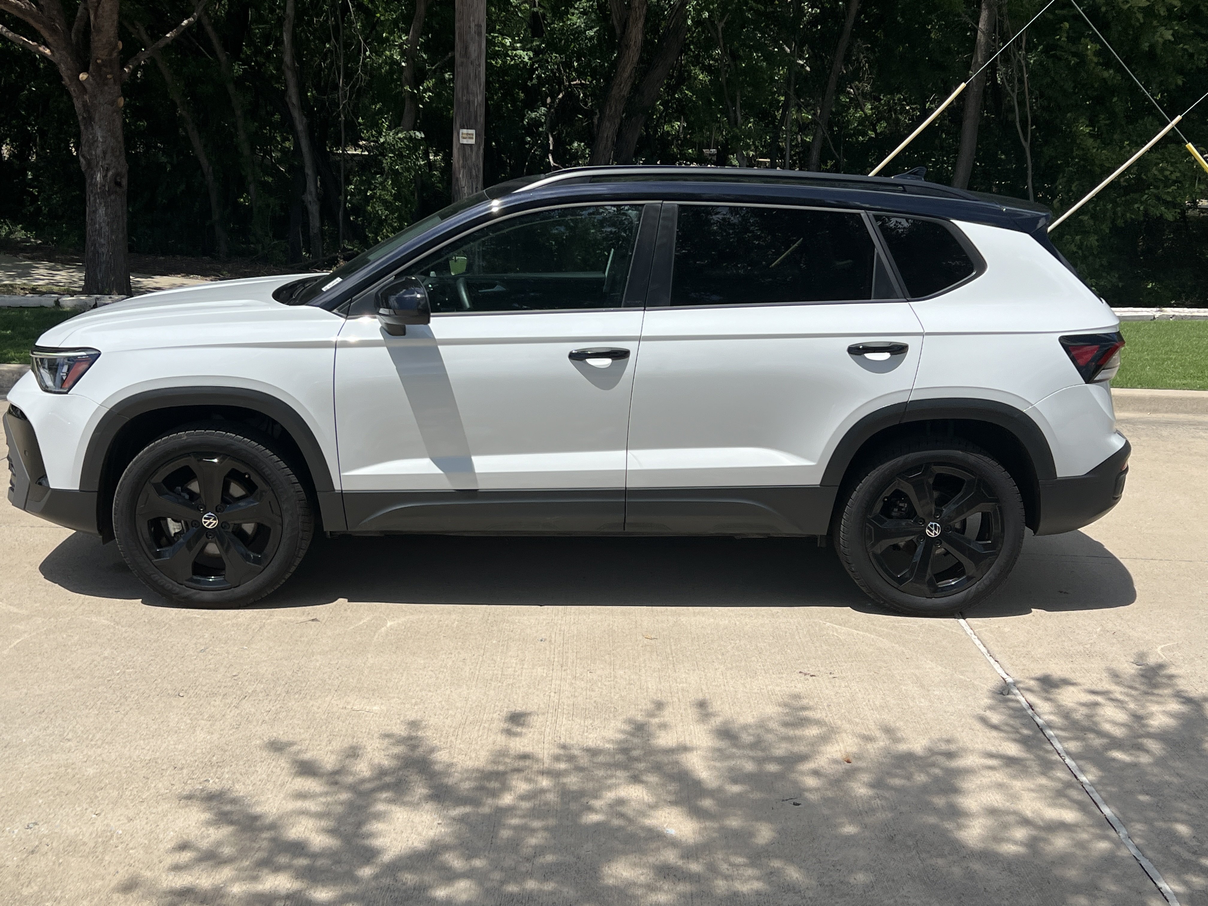 Certified 2025 Volkswagen Taos SE AWD/4WD image 7