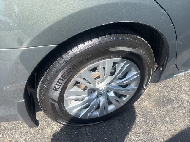 Used 2012 Toyota Camry LE image 15