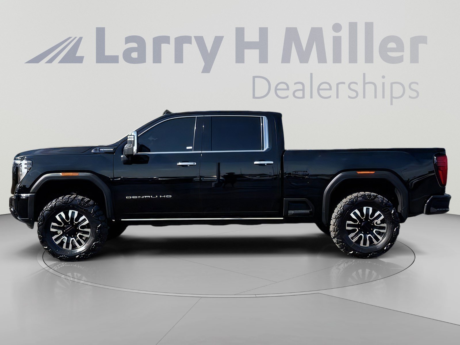 Used 2025 GMC Sierra 2500 Denali Ultimate w/ Max Trailering Package AWD/4WD image 3