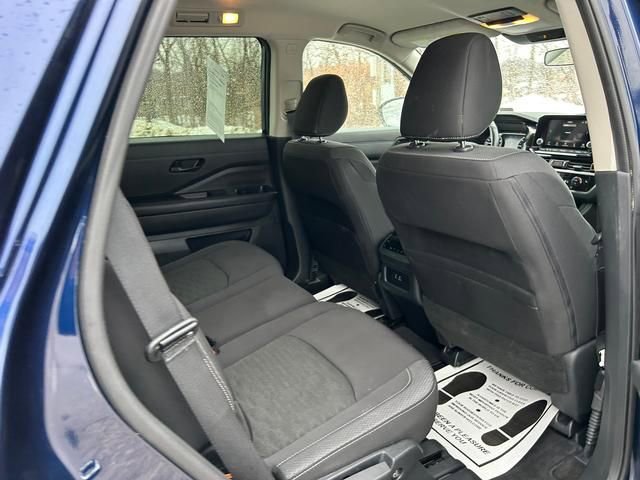 Used 2025 Nissan Pathfinder SV AWD/4WD image 28