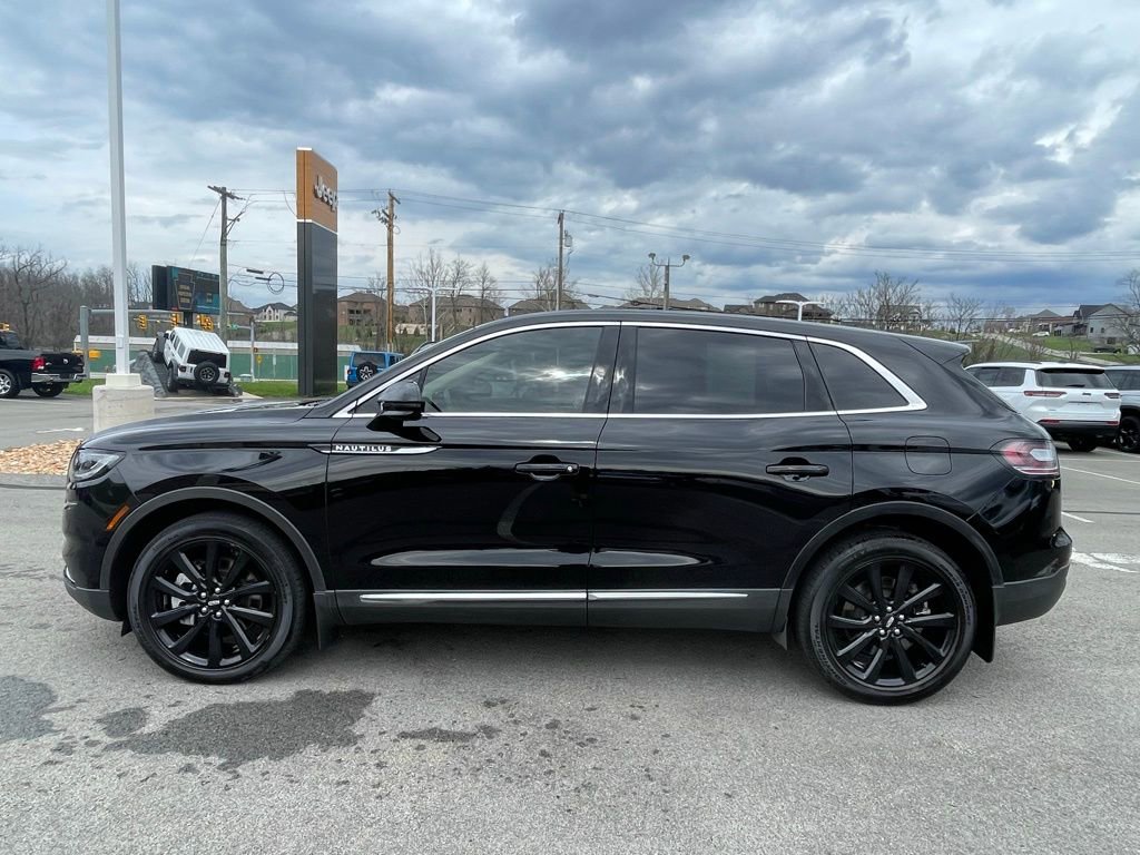 Used 2023 Lincoln Nautilus Reserve w/ Monochromatic Package image 6
