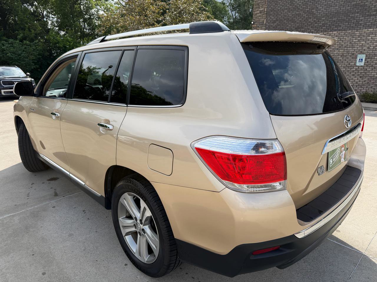 Used 2011 Toyota Highlander Limited FWD image 7