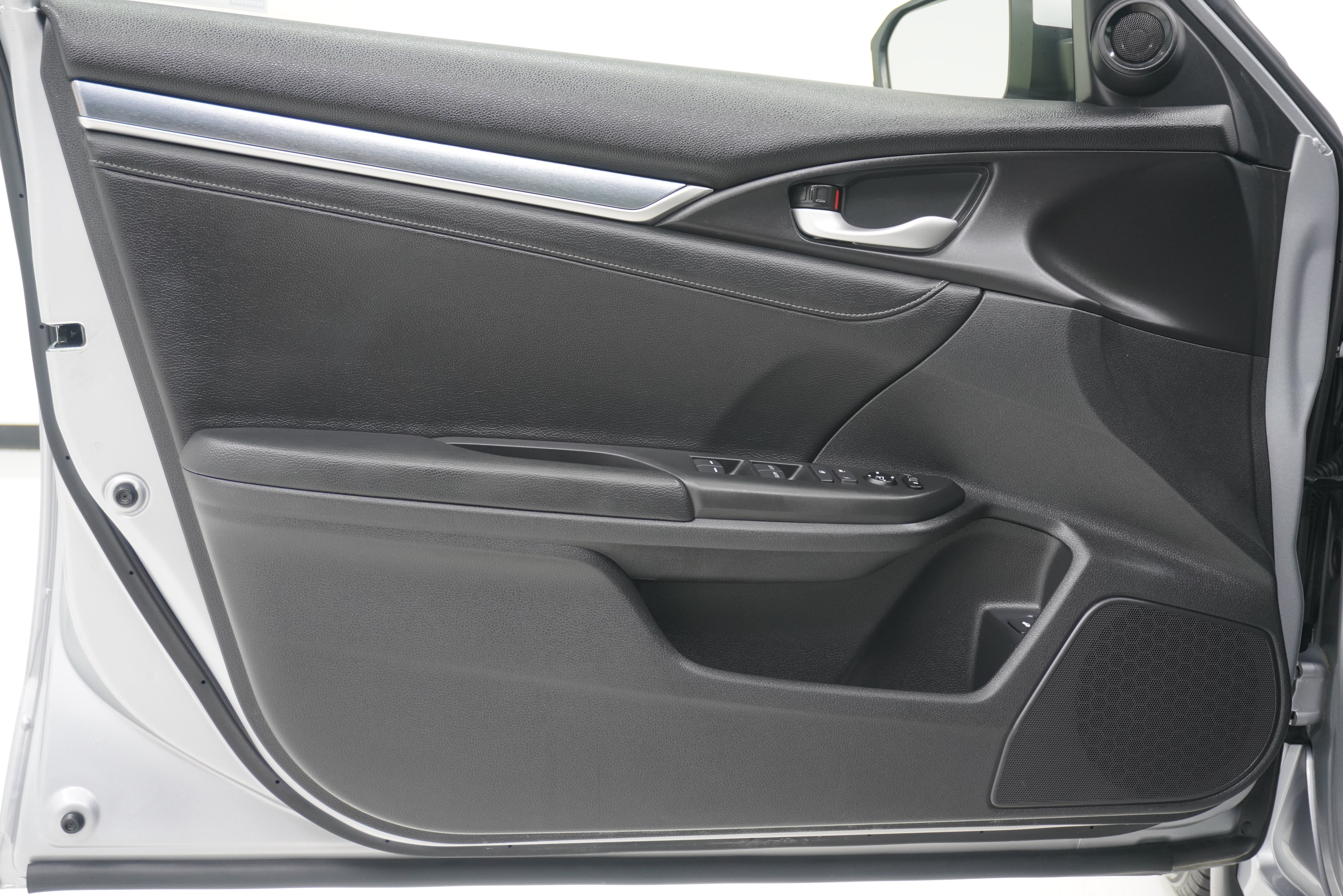 Used 2018 Honda Civic EX-L image 11