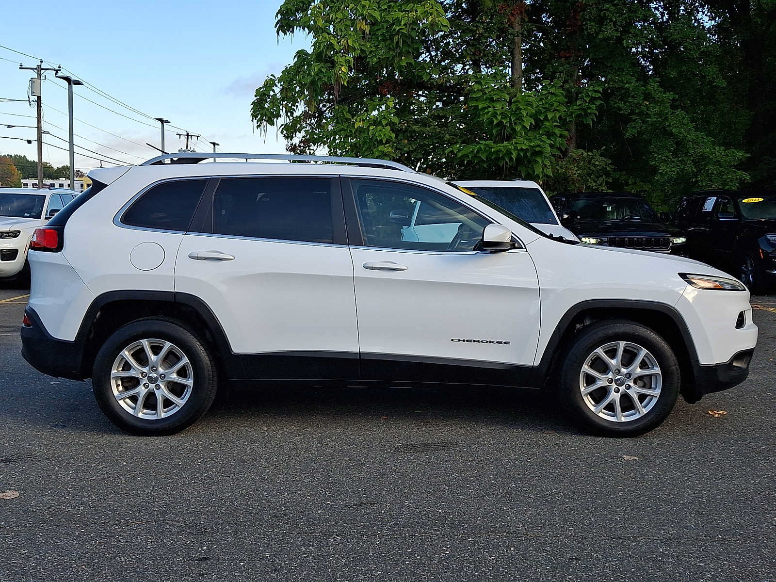 Used 2016 Jeep Cherokee Latitude AWD/4WD image 7
