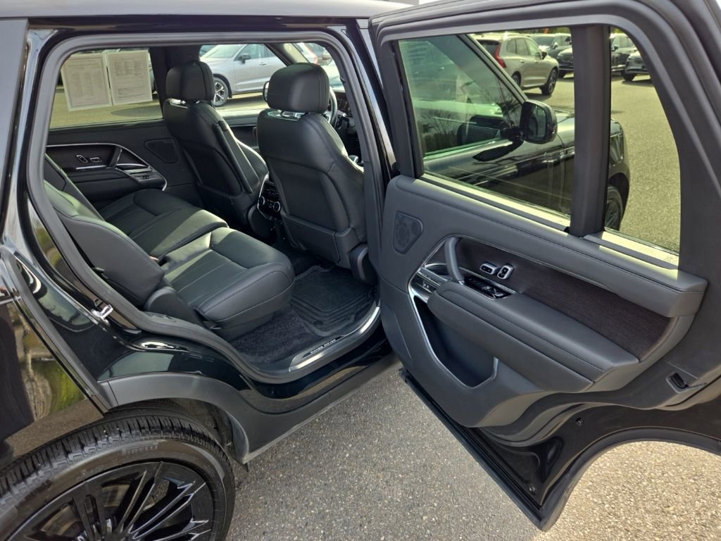 Certified 2025 Land Rover Range Rover Long Wheelbase SE AWD/4WD image 17