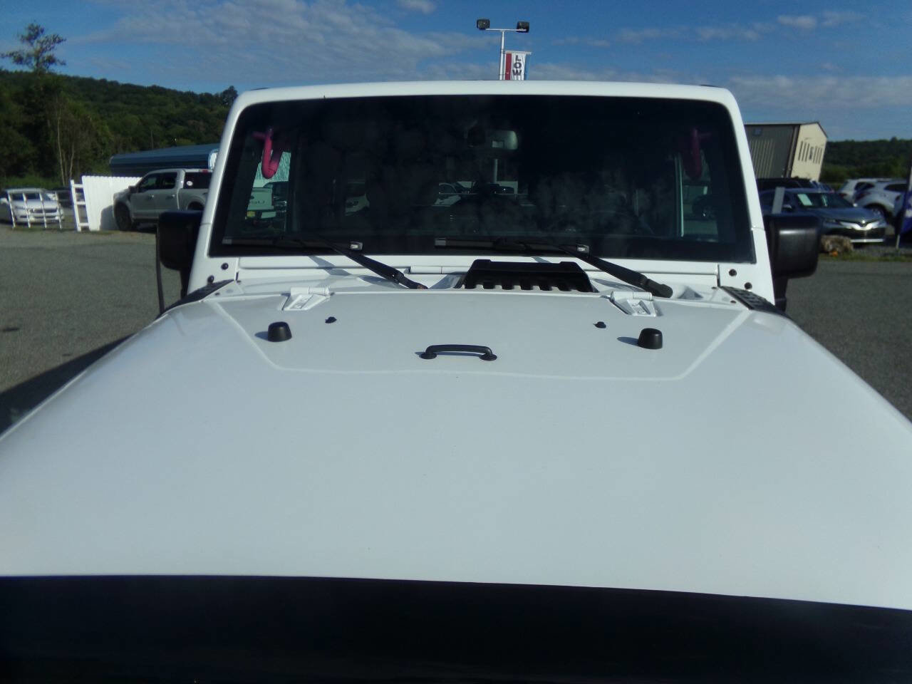 Used 2017 Jeep Wrangler Unlimited Sahara image 14