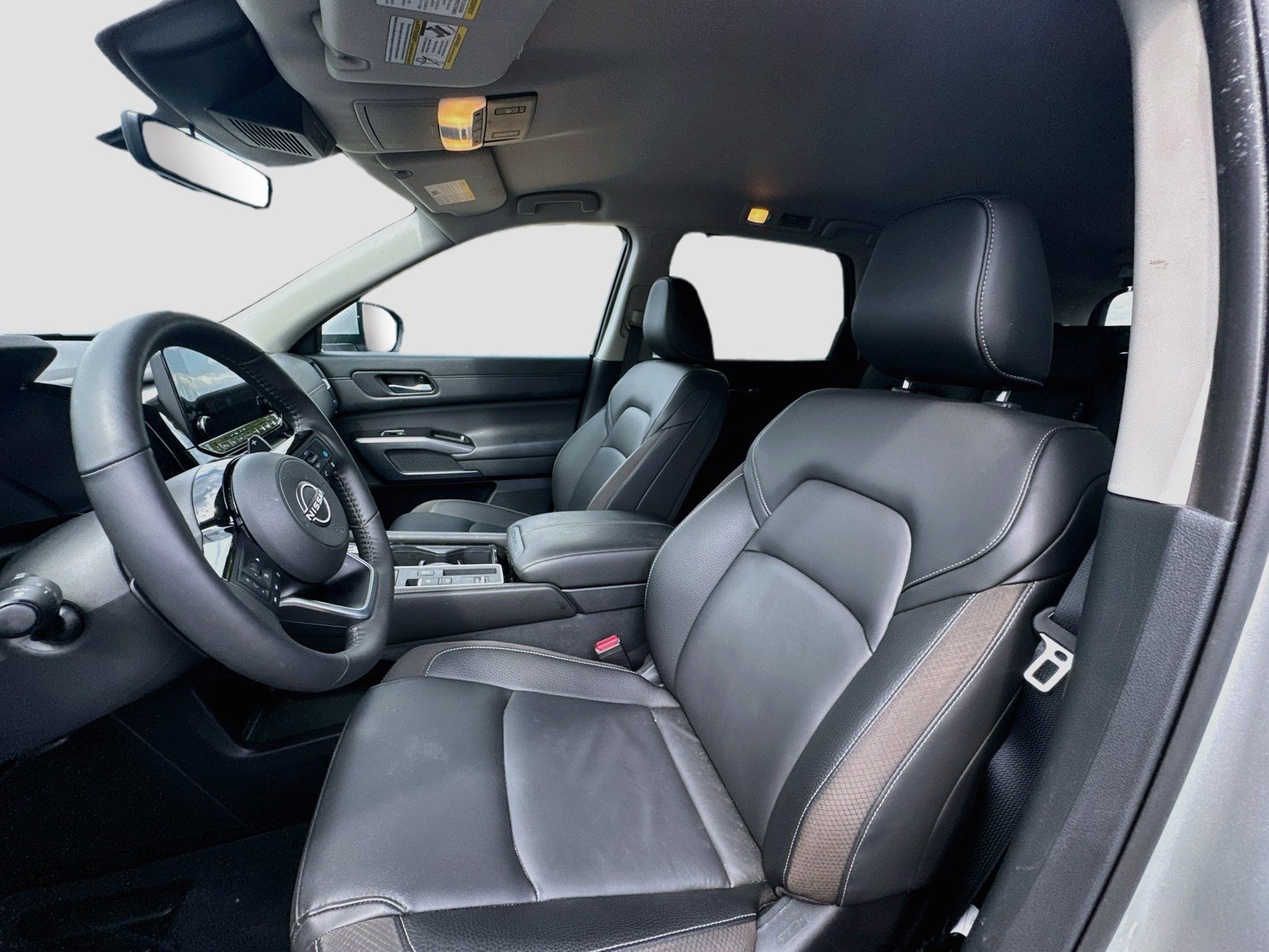 Used 2025 Nissan Pathfinder SL FWD image 21