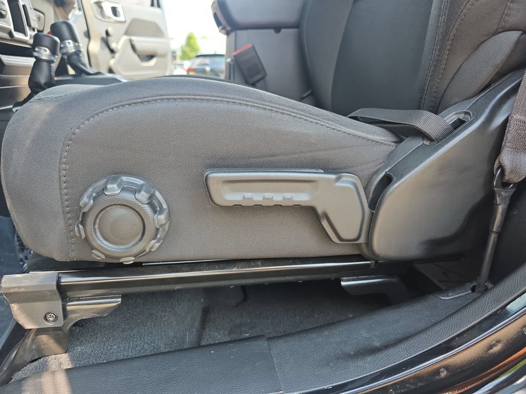 Used 2022 Jeep Wrangler Sport AWD/4WD image 27