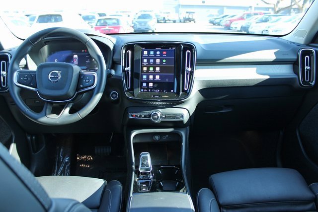Used 2025 Volvo XC40 B5 Plus image 17