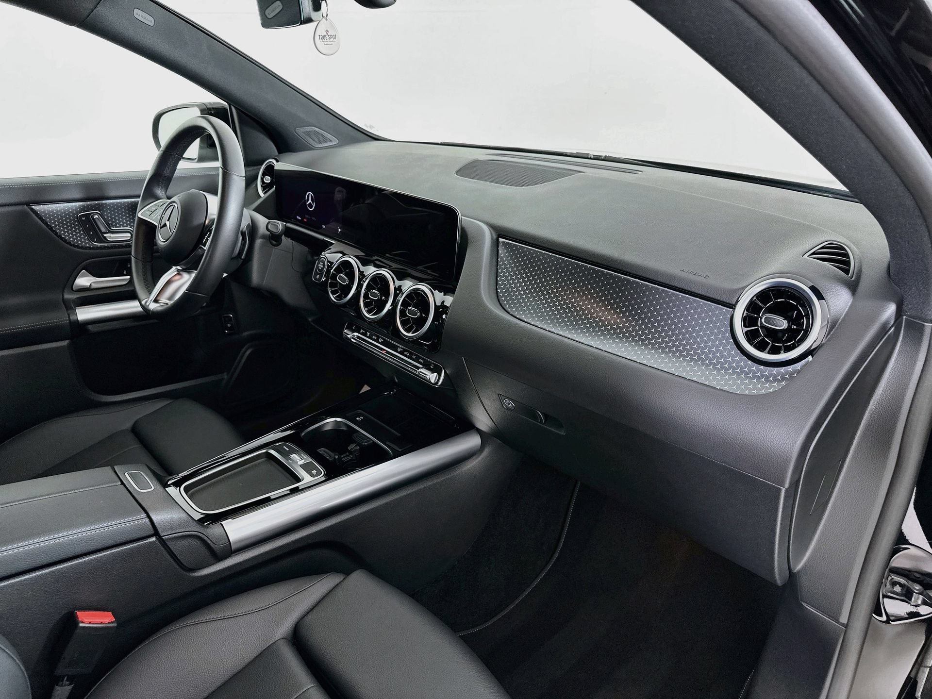 Used 2025 Mercedes-Benz GLA 250 image 29