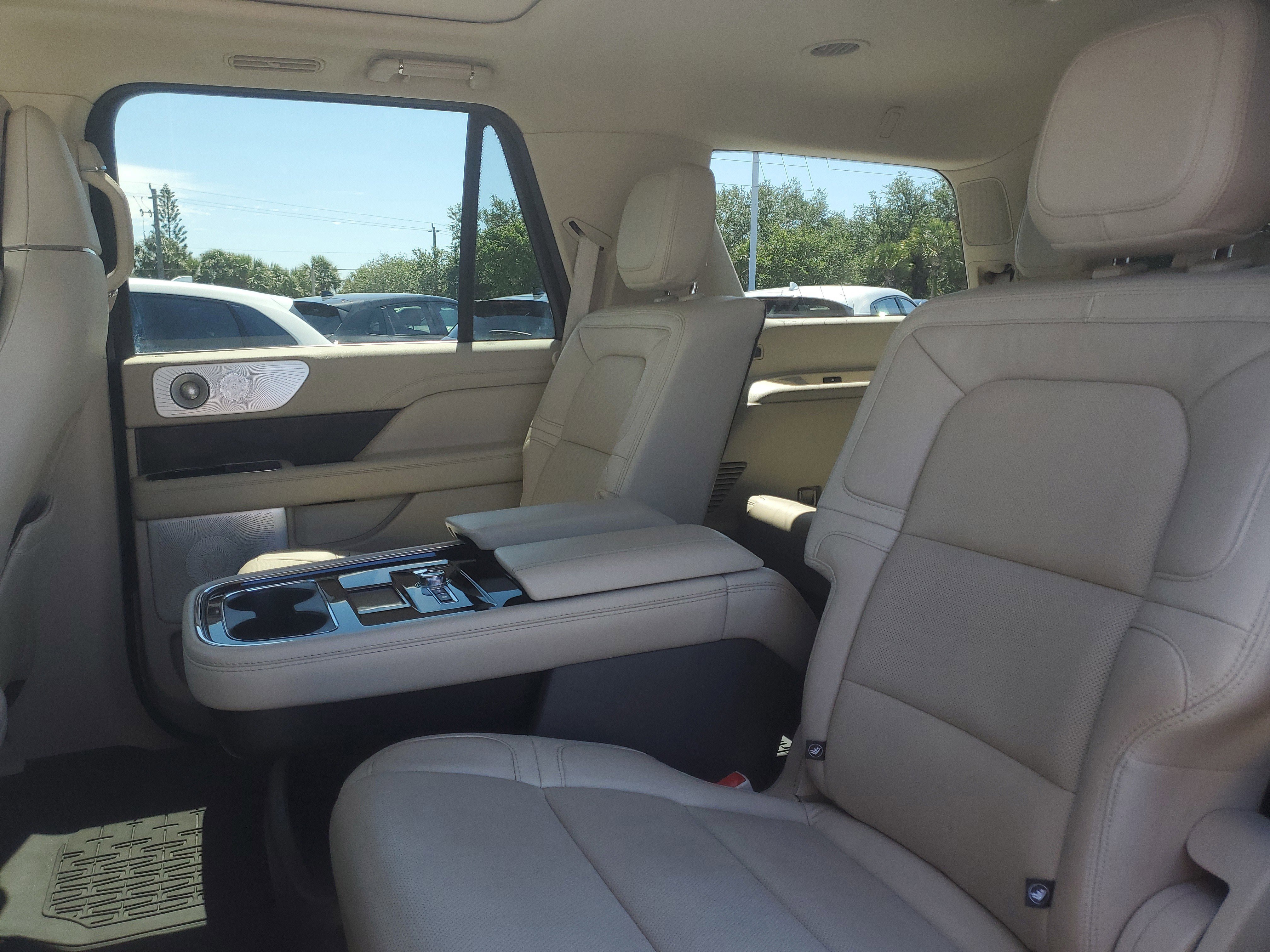 Used 2021 Lincoln Navigator Reserve w/ Luxury Package AWD/4WD image 12