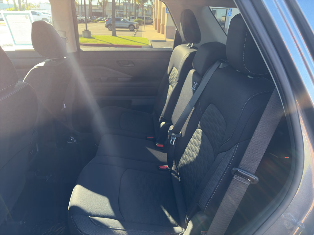 Used 2024 Nissan Pathfinder SV image 9