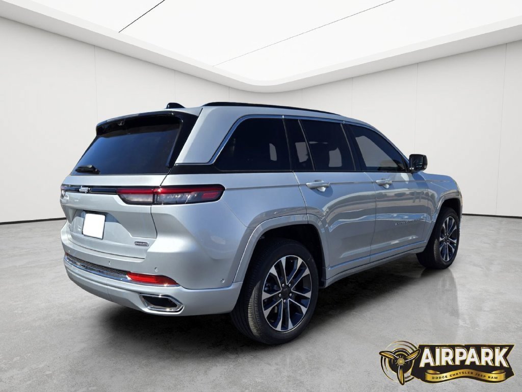 New 2025 Jeep Grand Cherokee Overland w/ Adv Protech Group III AWD/4WD image 4