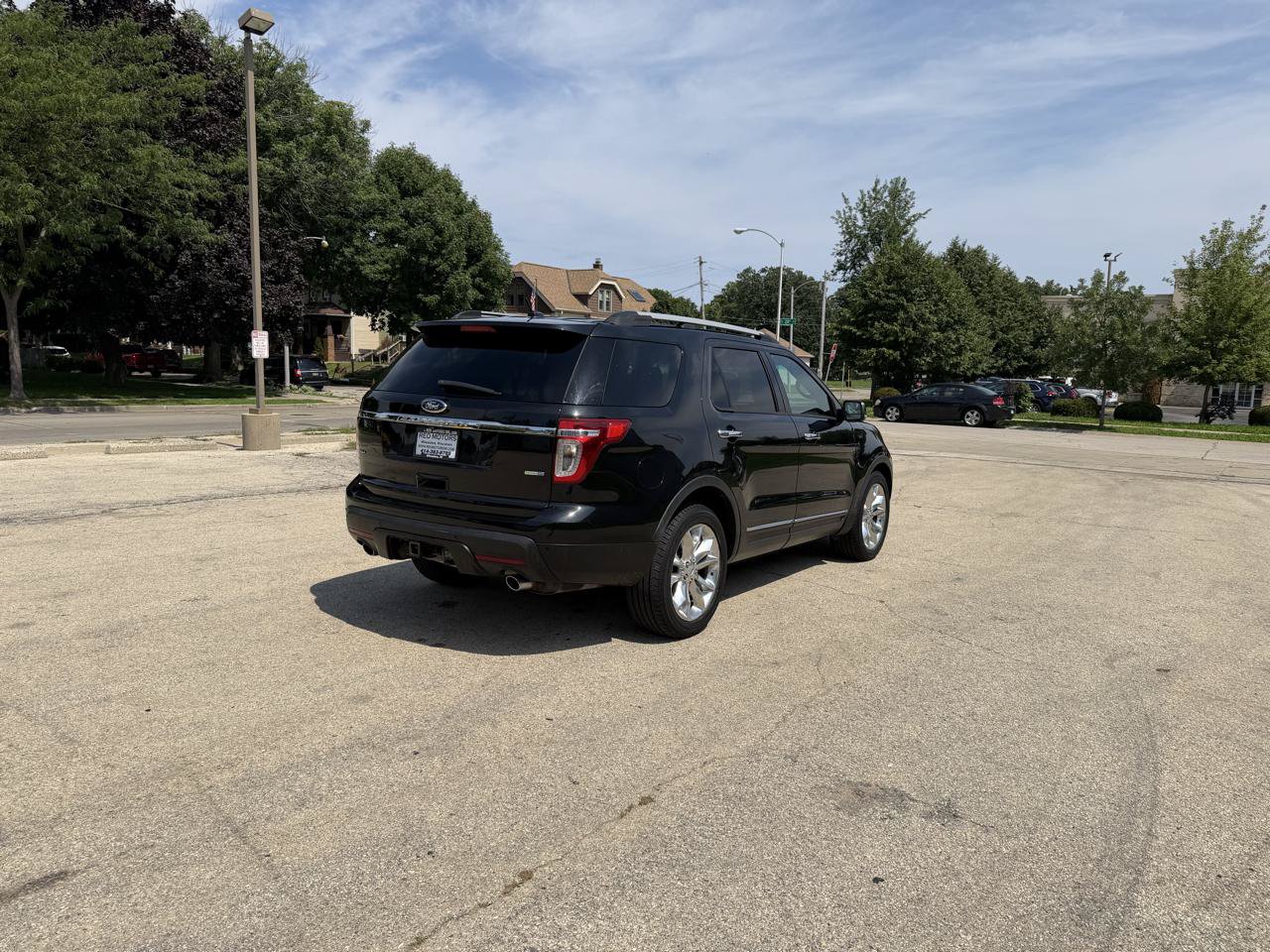 Used 2014 Ford Explorer XLT w/ Equipment Group 202A AWD/4WD image 7