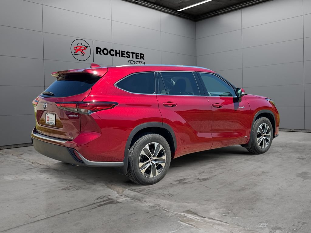 Certified 2020 Toyota Highlander XLE AWD/4WD image 5