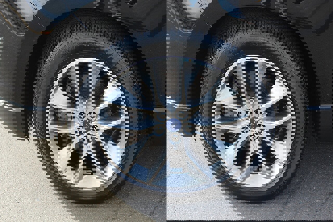 Used 2017 Ford Edge Titanium w/ Equipment Group 301A AWD/4WD image 26