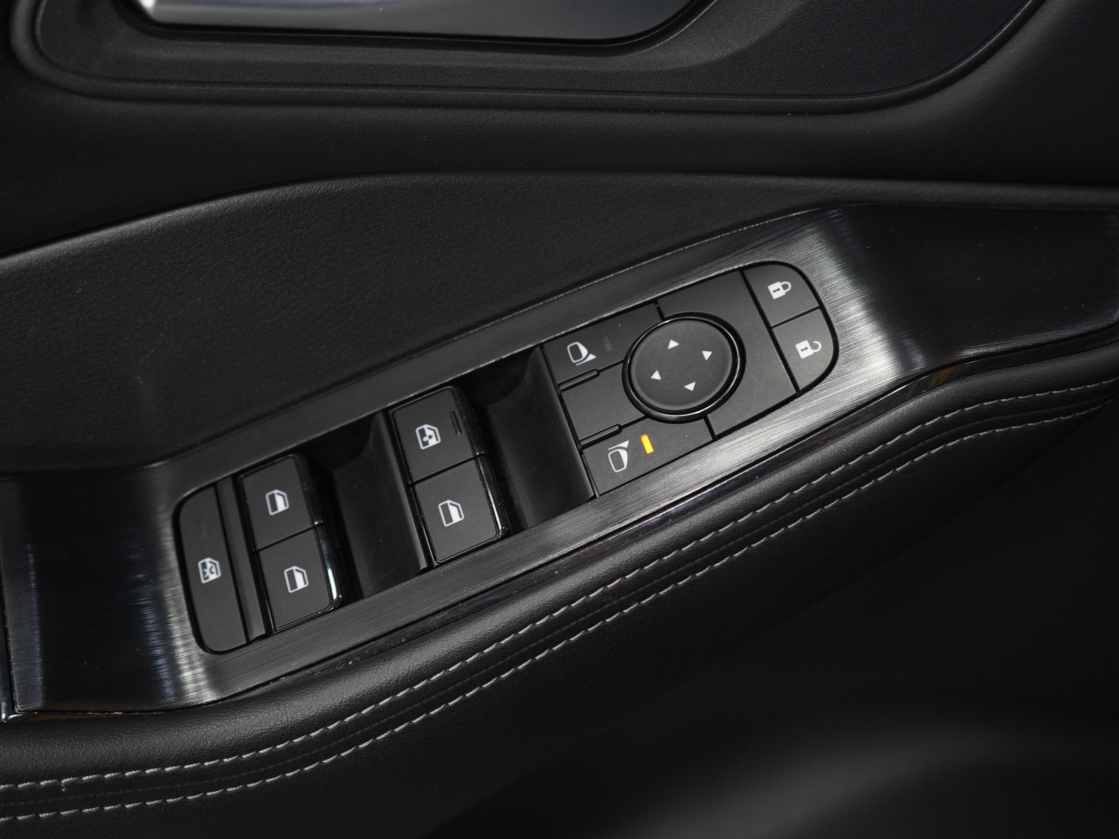 Used 2025 Nissan Rogue SV image 23