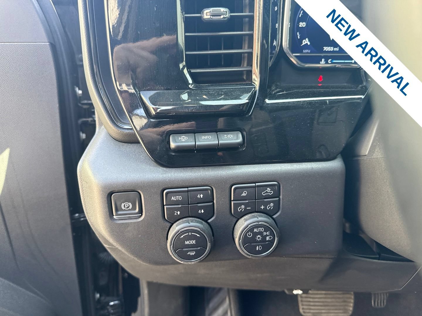 Used 2025 Chevrolet Silverado 1500 ZR2 w/ Technology Package AWD/4WD image 19