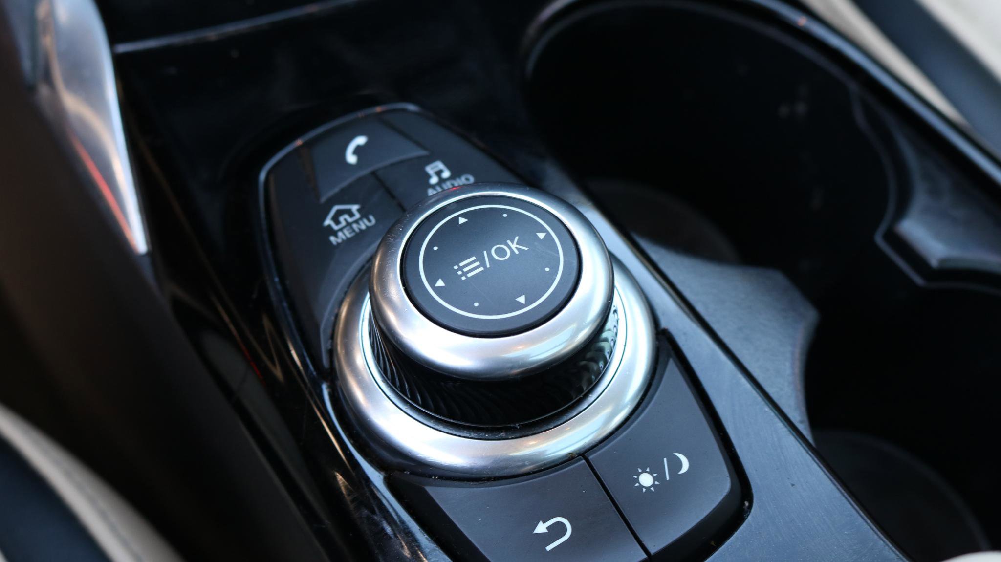 Used 2019 INFINITI QX30 image 17