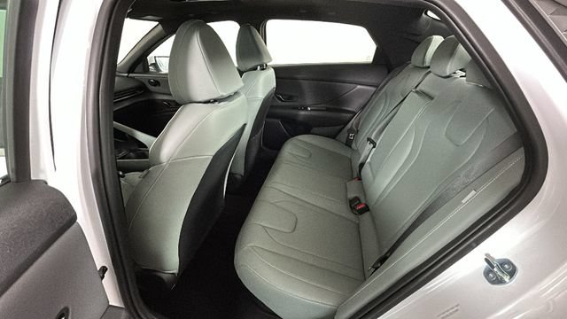 Certified 2025 Hyundai Elantra Limited FWD image 27