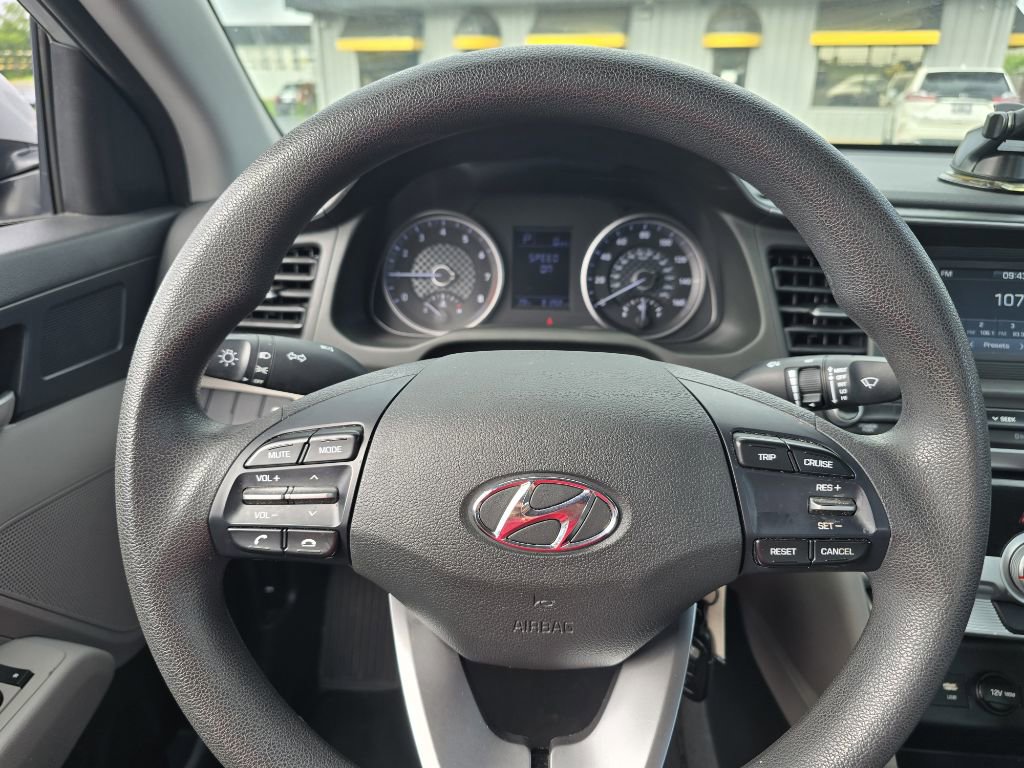 Used 2019 Hyundai Elantra SE image 16