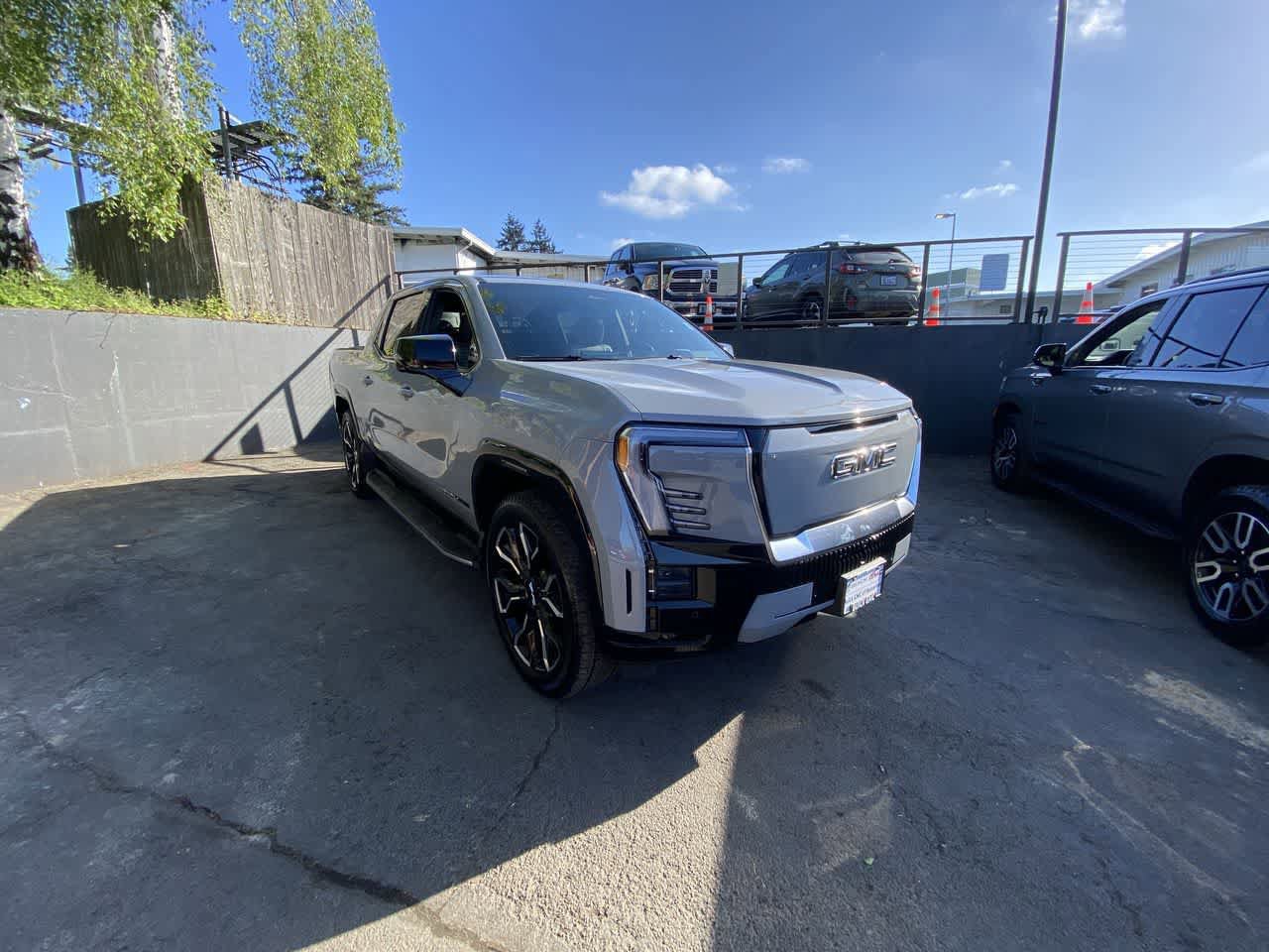 Used 2024 GMC Sierra EV Denali AWD/4WD image 8