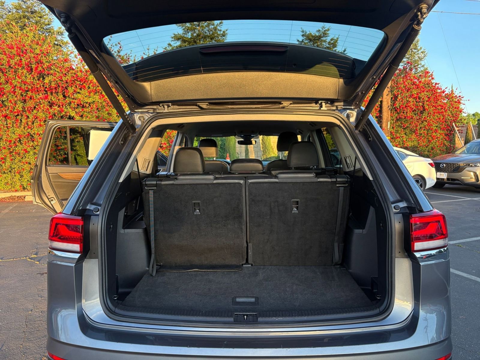 Used 2025 Volkswagen Atlas SE image 35