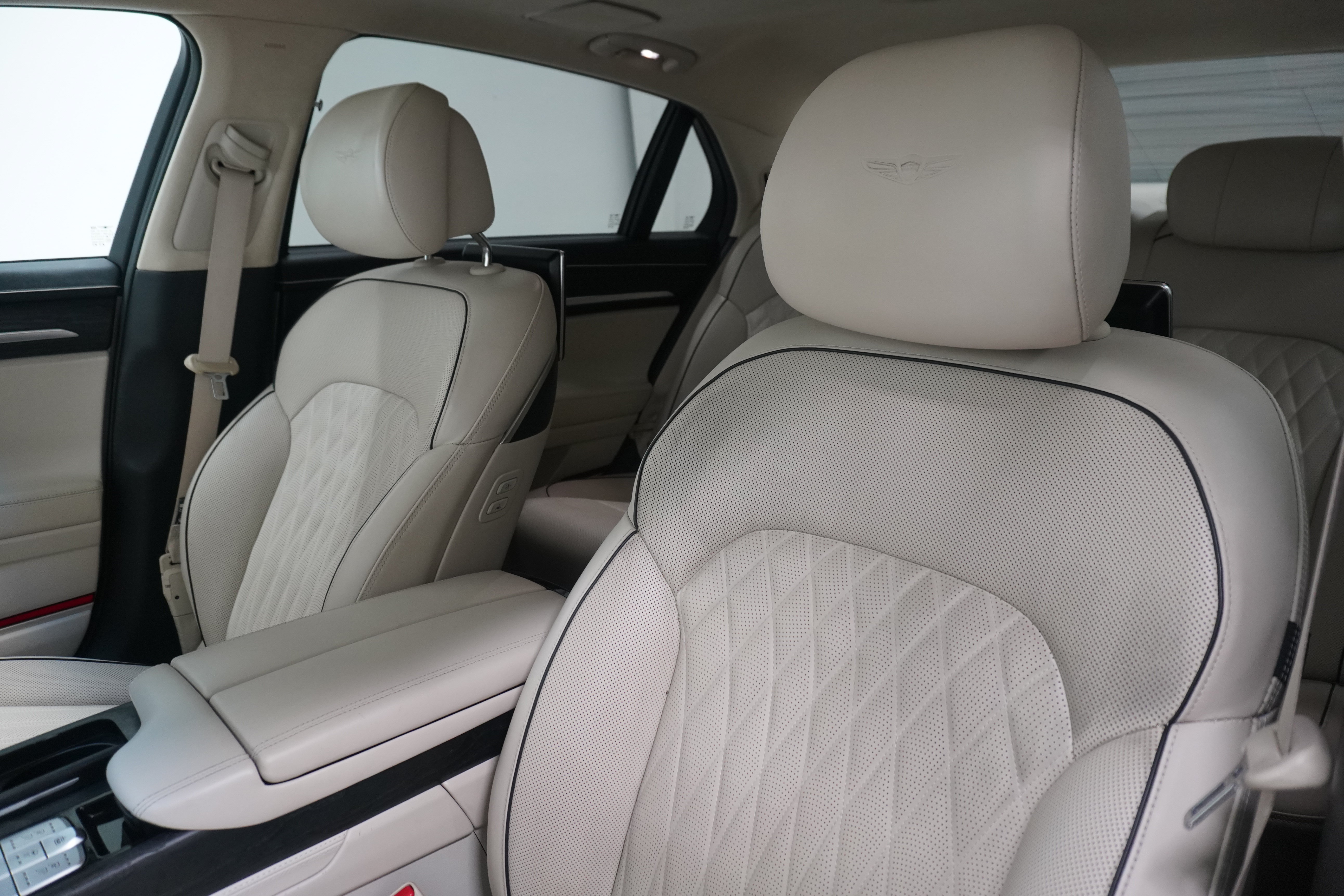 Used 2021 Genesis G90 5.0 Ultimate RWD image 11