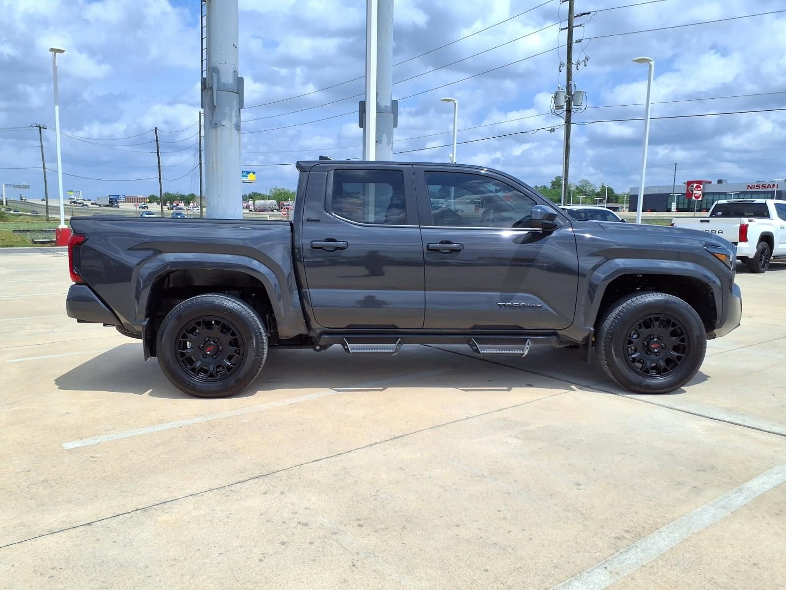 Certified 2024 Toyota Tacoma SR5 AWD/4WD image 5
