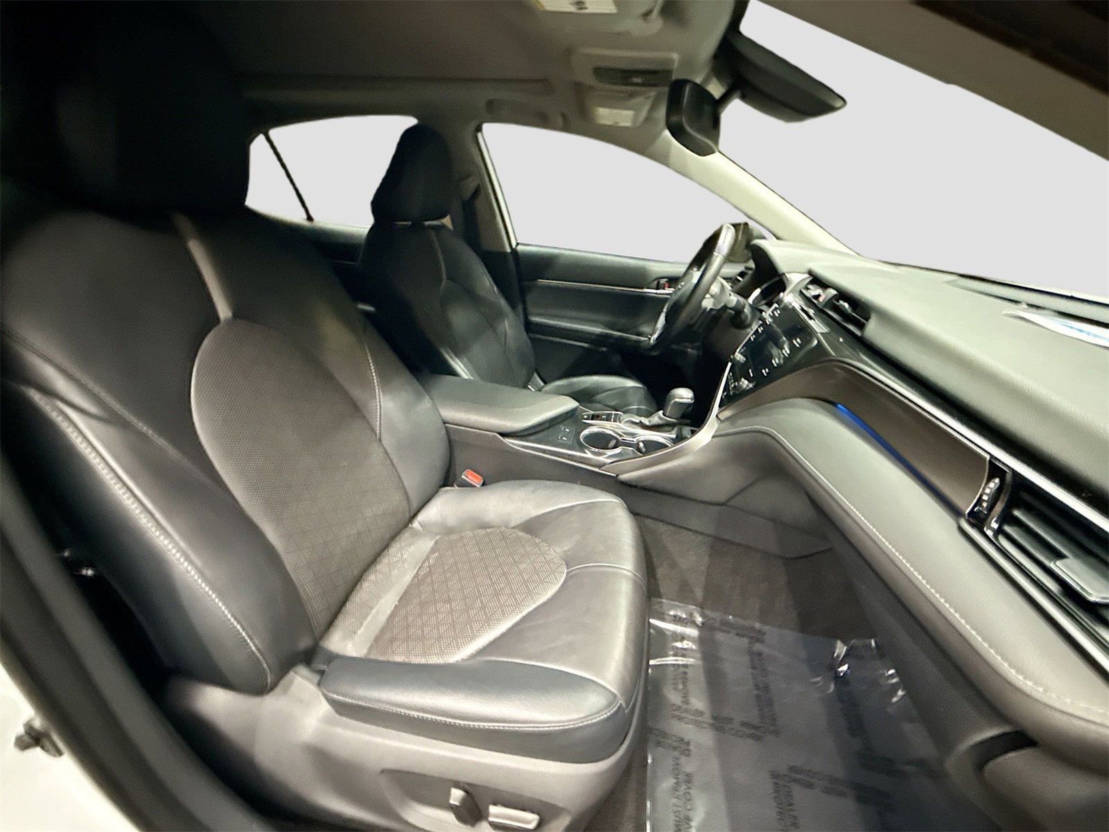 Used 2020 Toyota Camry XSE image 29