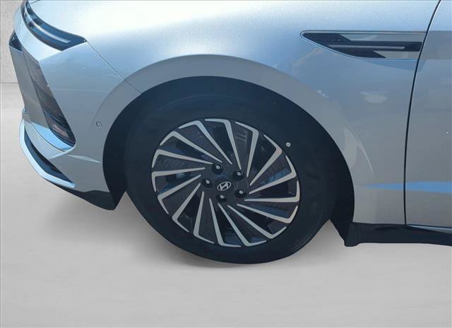 Certified 2025 Hyundai Sonata Limited FWD image 11