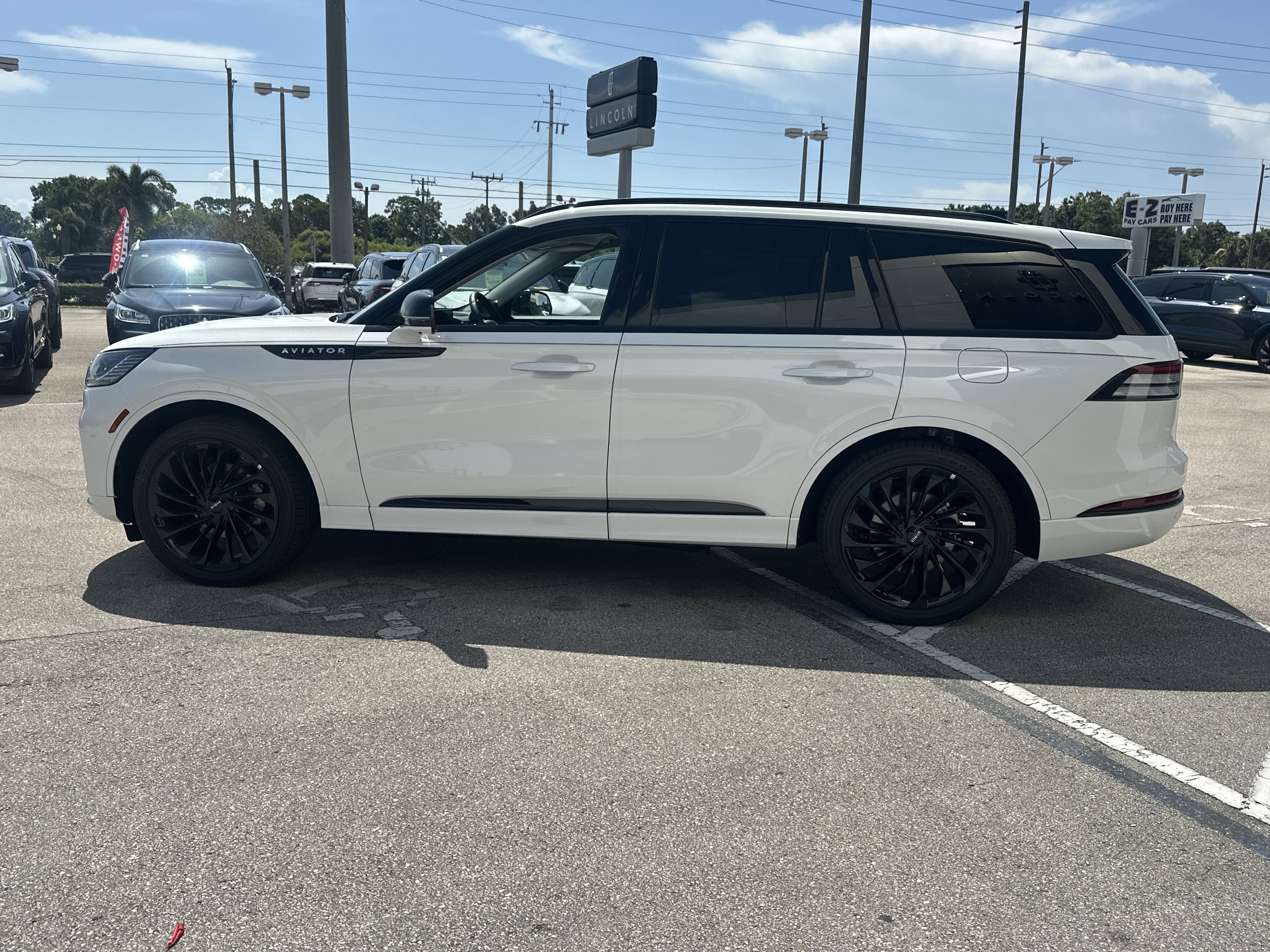 New 2025 Lincoln Aviator Reserve w/ Luxury Package image 9