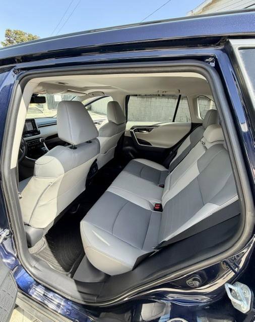 Used 2019 Toyota RAV4 Limited w/ Carpet Mat Package FWD image 12