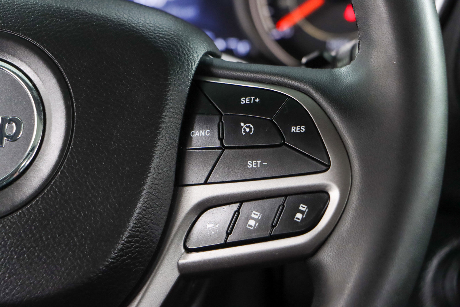 Used 2022 Jeep Cherokee Limited w/ Sun & Sound Group AWD/4WD image 14