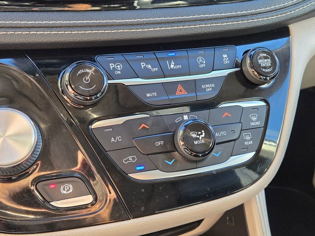Used 2022 Chrysler Pacifica Limited image 28