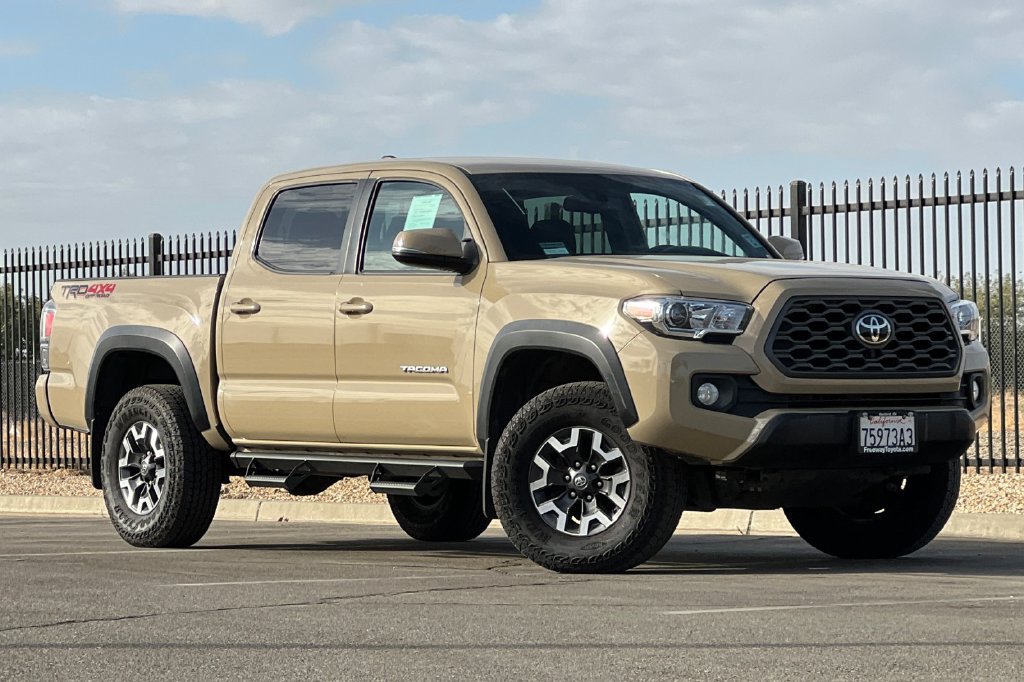 Certified 2020 Toyota Tacoma TRD Off-Road w/ Technology Package AWD/4WD image 2