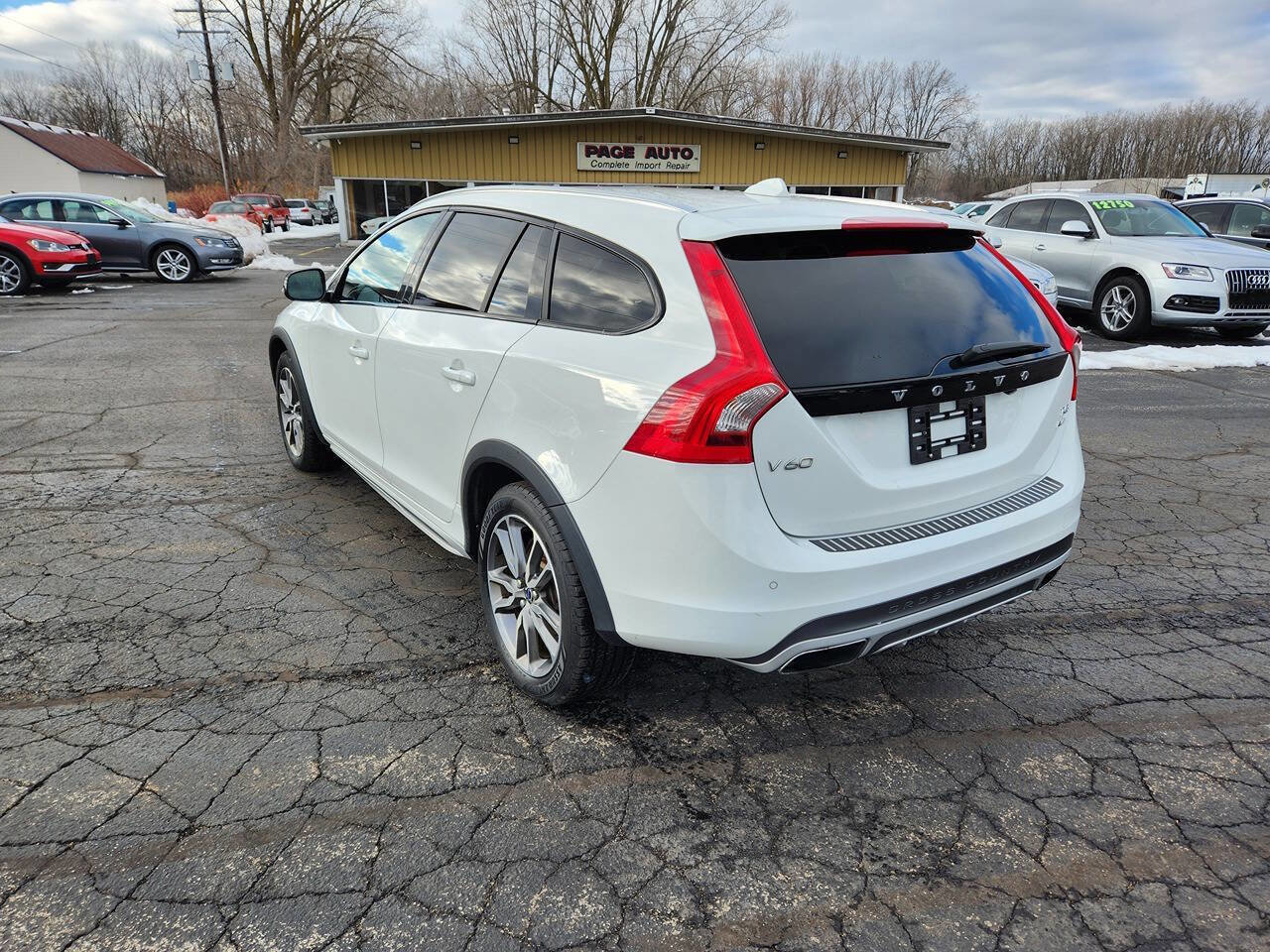 Used 2015 Volvo V60 T5 Cross Country Platinum w/ Climate Package image 4