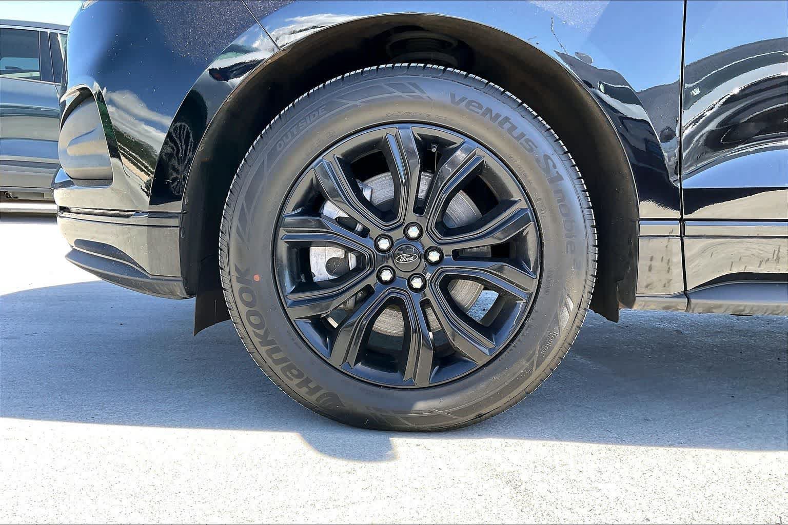 Certified 2024 Ford Edge SE w/ Black Appearance Package AWD/4WD image 8