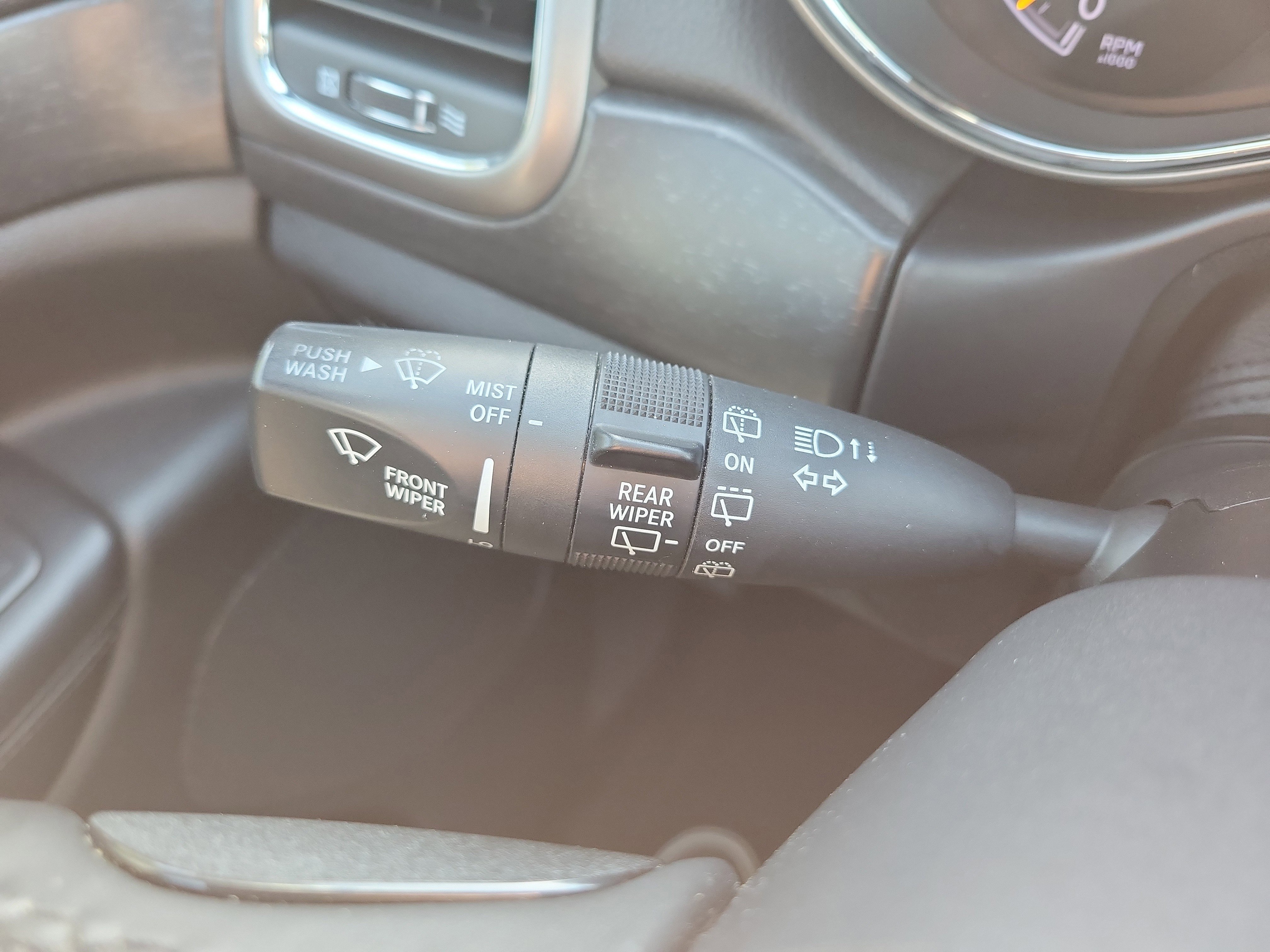Used 2018 Jeep Grand Cherokee Altitude AWD/4WD image 27