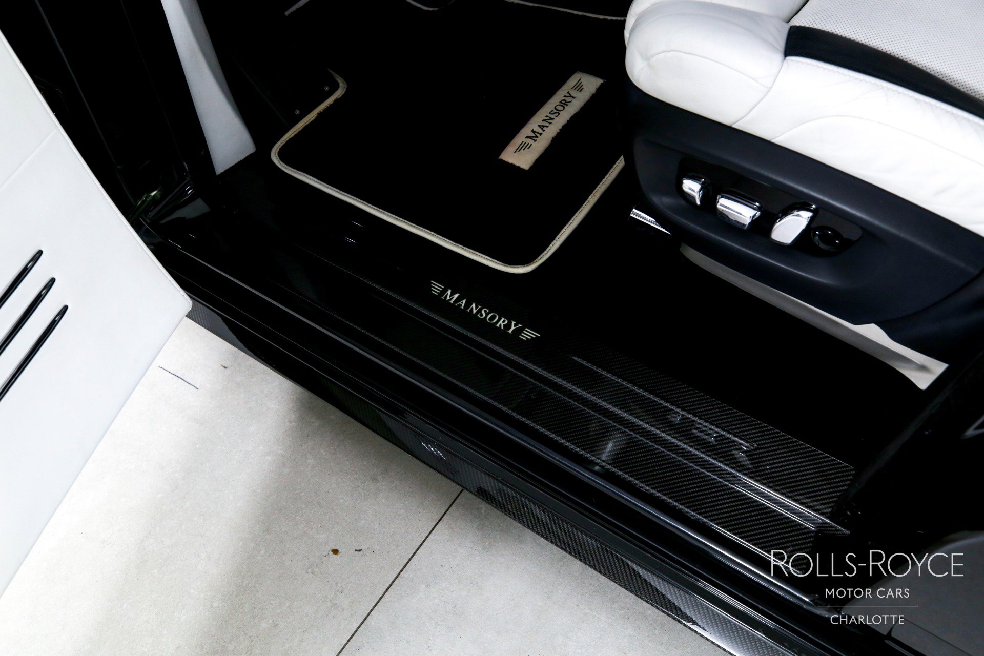 Used 2018 Rolls-Royce Phantom Sedan image 17
