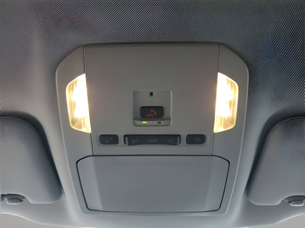 Used 2025 Toyota Highlander LE image 42