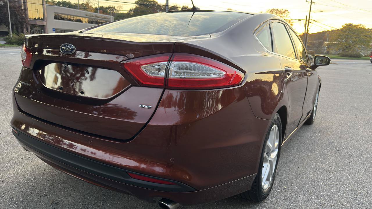 Used 2016 Ford Fusion SE FWD image 10