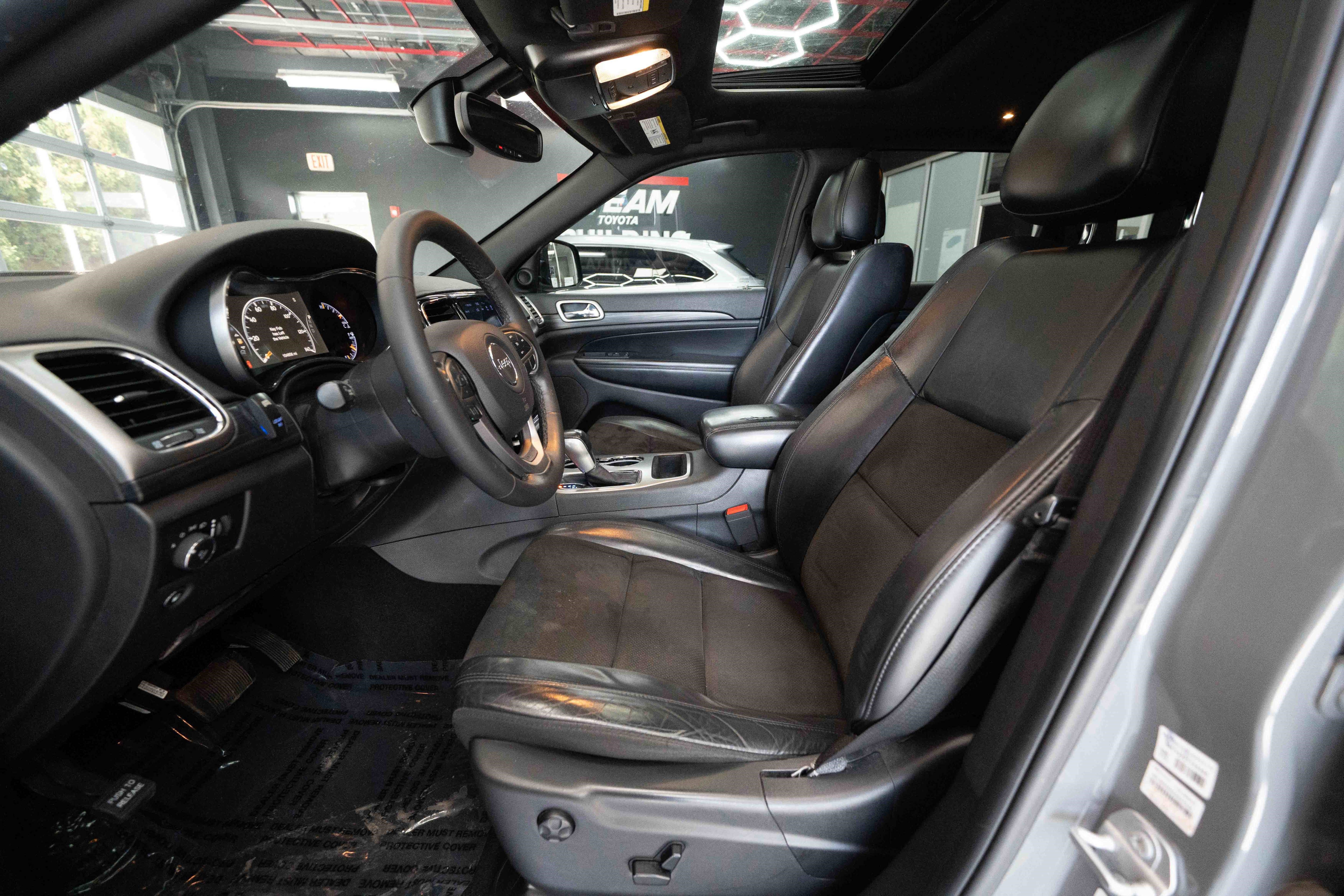 Used 2019 Jeep Grand Cherokee Altitude AWD/4WD image 9