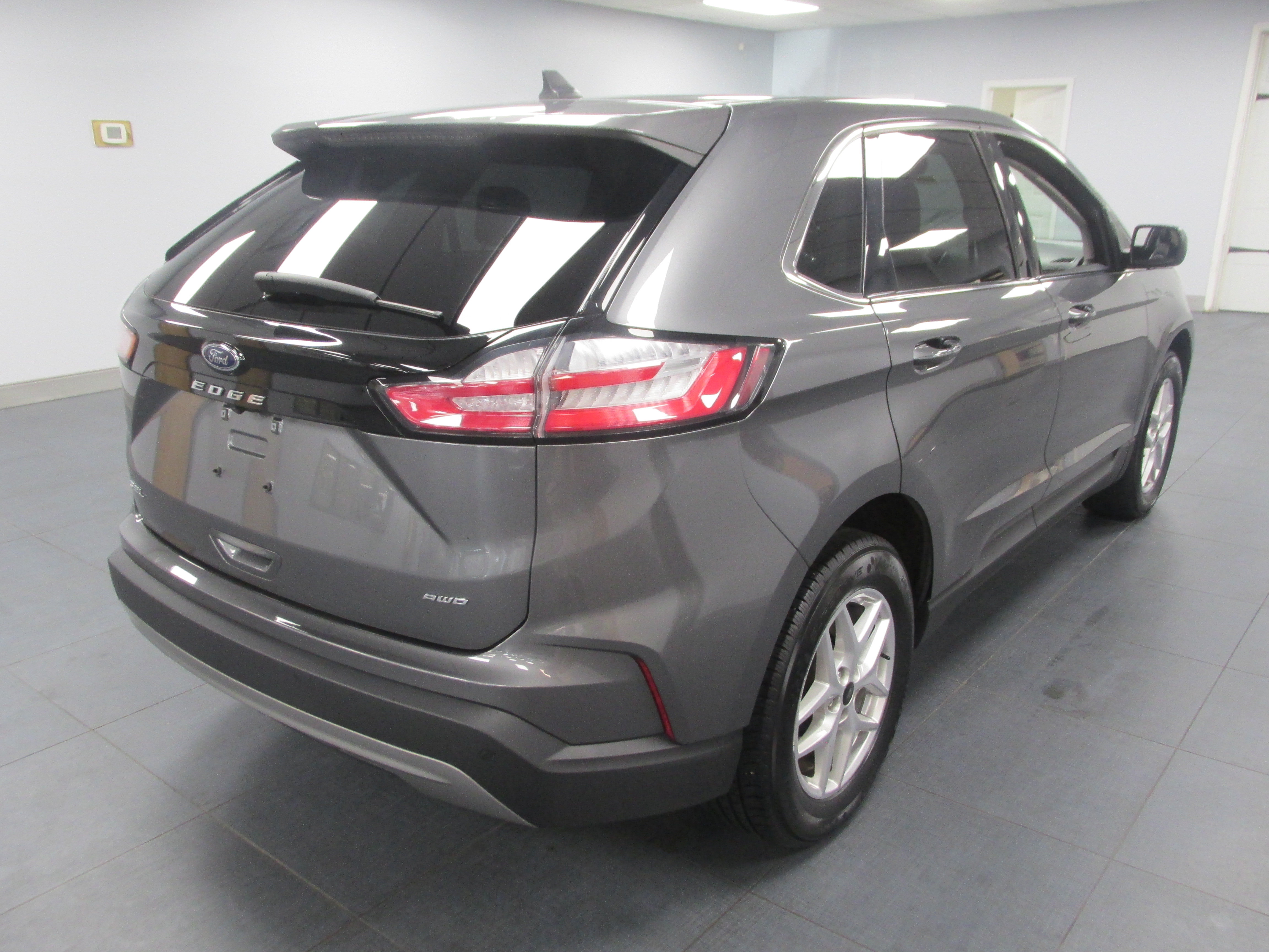 Used 2024 Ford Edge SEL AWD/4WD image 5