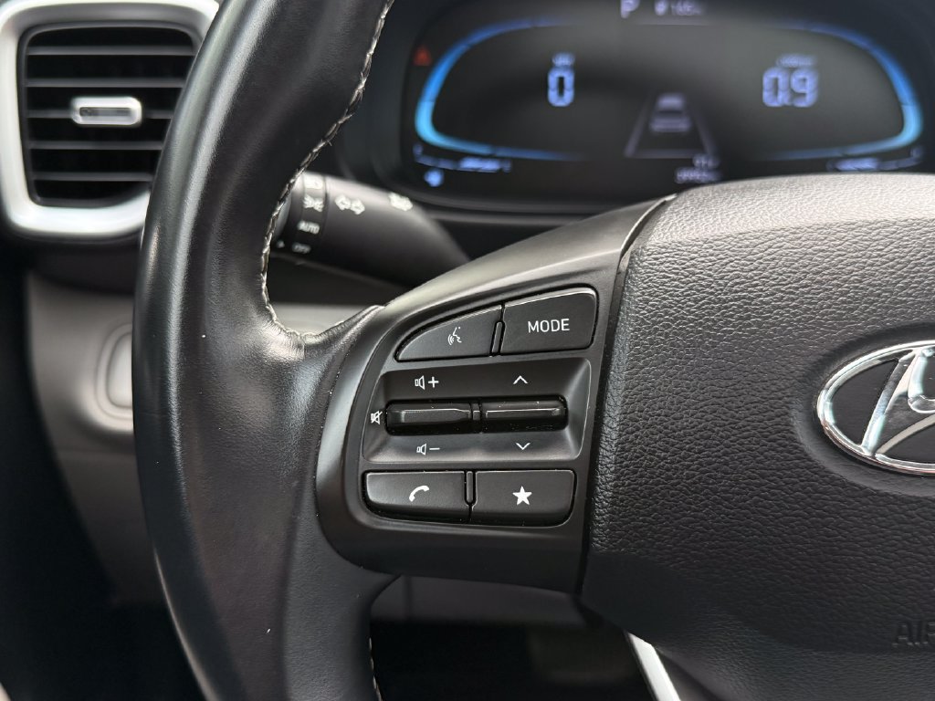 Used 2023 Hyundai Venue SEL w/ Cargo Package FWD image 28