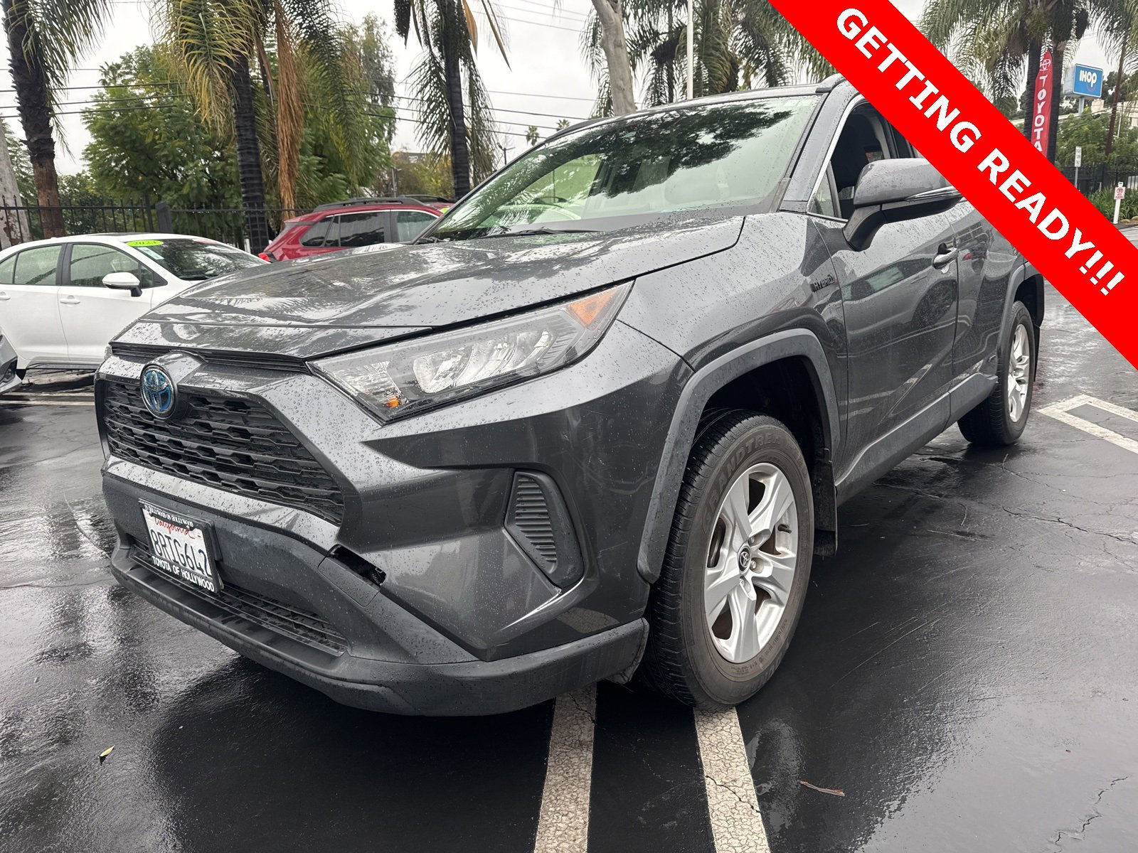 Used 2020 Toyota RAV4 LE image 2