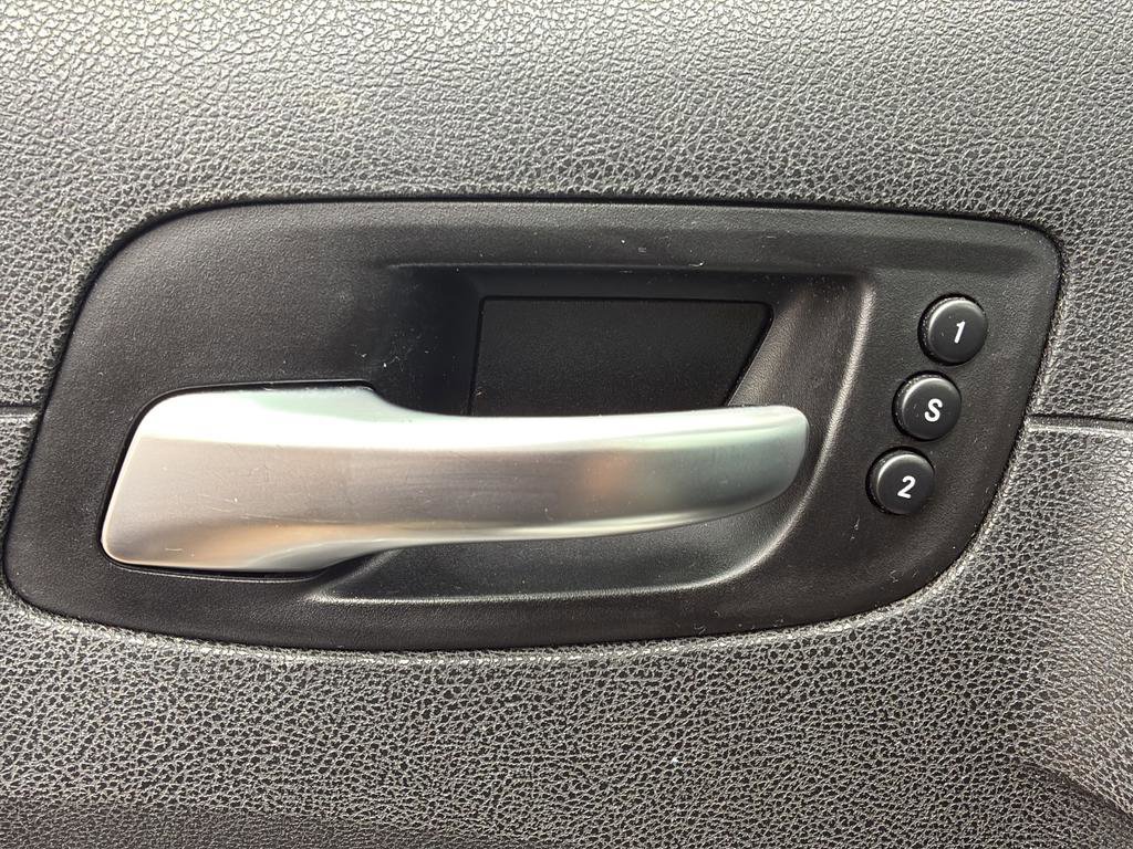 Used 2020 Chrysler 300 Limited RWD image 40