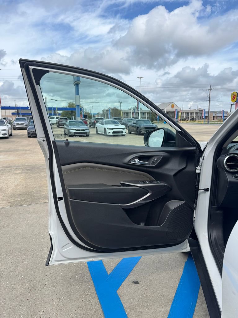 Used 2025 Chevrolet Trax ACTIV w/ Driver Confidence Package image 8