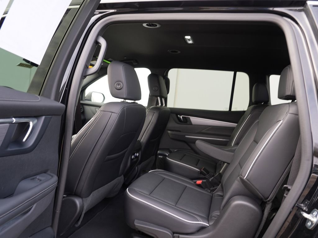 Used 2025 Buick Enclave Preferred image 18